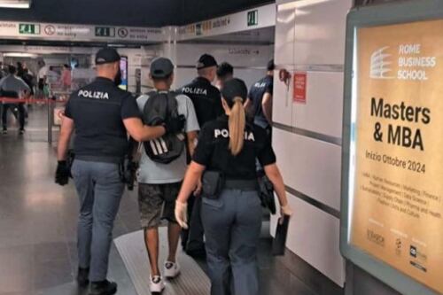 Roma, borseggiatrici scatenate: la rivolta delle vittime tra risse, sputi e treni bloccati