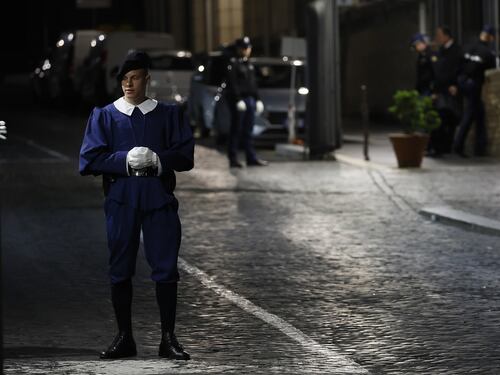 Vaticano, tso per l’uomo che ha forzato i varchi e seminato il panico