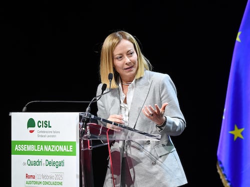 Giorgia Meloni all'assemblea Cisl, la stoccata a Landini: "Visione tossica"