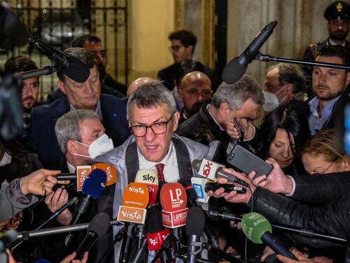Maurizio Landini pressa il governo: "Basta bonus, vanno aumentati i salari"