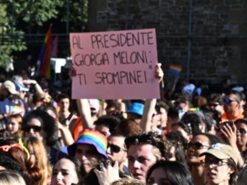 Toscana pride 2023, odio su Meloni: appare lo striscione della vergogna