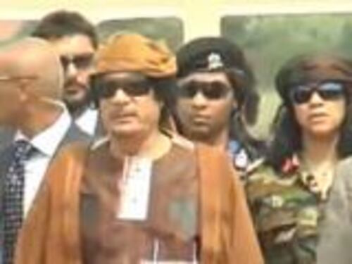 Arriva Gheddafi e dà lezioni di Corano