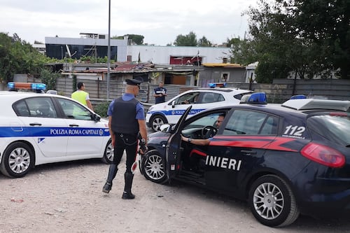 Forze dell'ordine, docenti e sanitari, scatta l'obbligo del vaccino