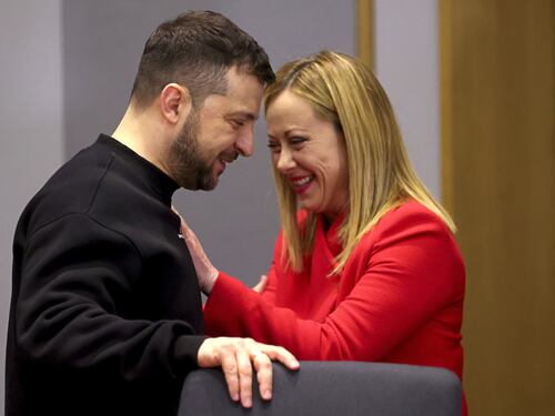 Guerra in Ucraina, Zelensky omaggia Meloni: “Grazie per il sostegno”