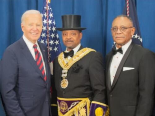 Biden diventa Gran Maestro della massoneria. Ora rischia la scomunica dalla Chiesa