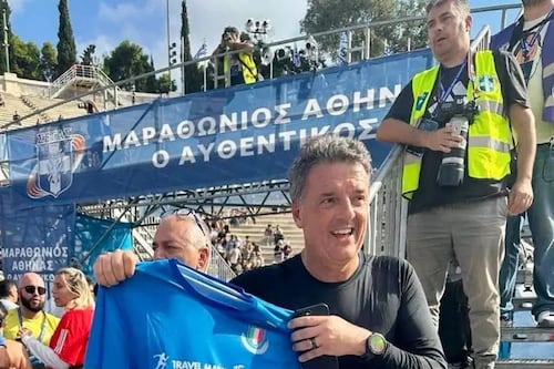Renzi alla maratona di Atene: "Bella sfida dopo aver salvato la Grecia"