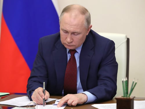La bomba atomica di Putin e l'obiettivo italiano ad Aviano, l'esperto russo Sokov lancia l'allarme