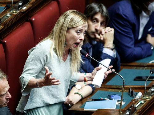 Migranti, crescita vertiginosa degli sbarchi e Luciana Lamorgese è sparita. Si infuria Giorgia Meloni
