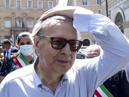 Vittorio Sgarbi contro il green pass: "Una fascistata arcaica"