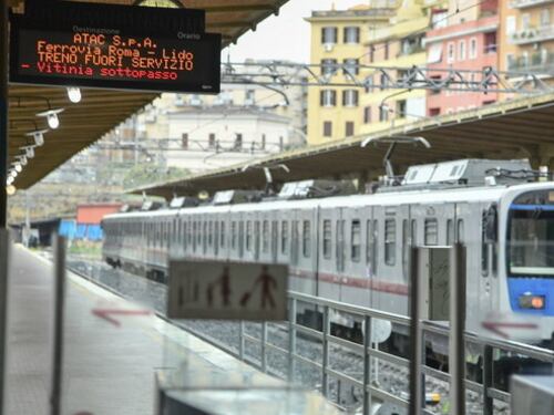 L'inferno della linea Roma-Lido è senza fine: pronto lo sciopero. Si rischia il tilt