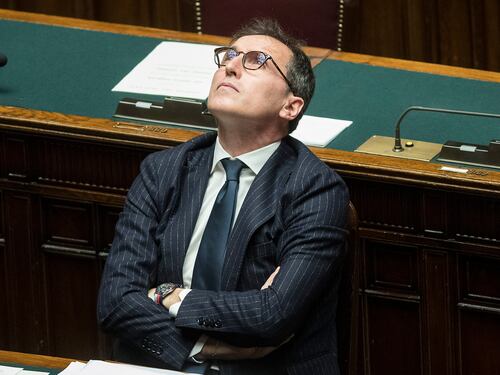 Spunta l'ipotesi delle riaperture differenziate tra Regioni. Boccia: "A partire dal 18 maggio"