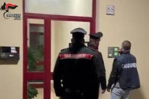Torturati con acqua bollente per debiti di droga: arrestati 11 pusher