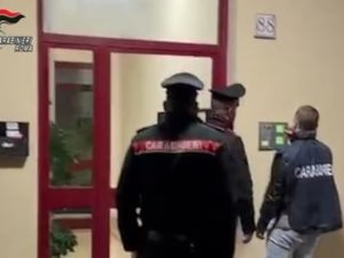 Torturati con acqua bollente per debiti di droga: arrestati 11 pusher