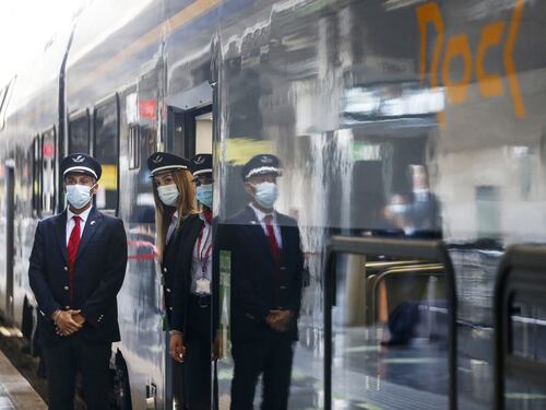 Trenitalia tranquillizza i passeggeri: sui treni c'è il distanziamento. Italo, 8mila biglietti cancellati