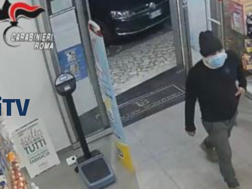 Nemmeno il contagio ferma i criminali: colpo in mascherina in farmacia