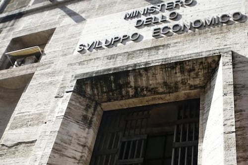 La sinistra s'attacca alle foto di Mussolini