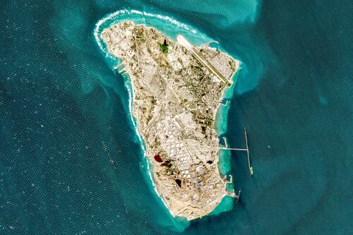 Trump bombarda l'isola di Kharg: "L'Iran è morto". La versione del regime