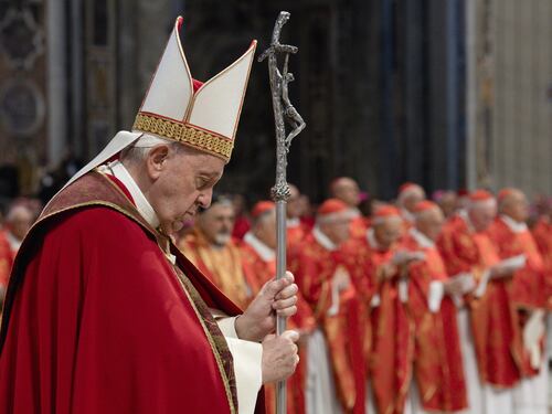 Le confessioni di Papa Francesco: “Un tempo ero più severo”. La verità sulle dimissioni