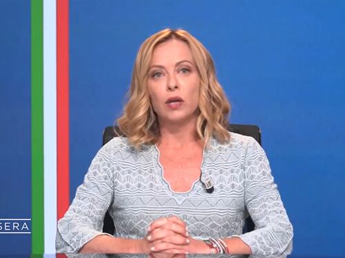 Giorgia Meloni, la stoccata a Schlein: "Più brava lei, è sparita tre settimane"