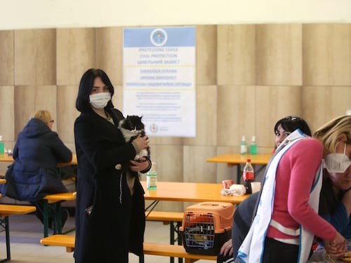 "I profughi non vogliono vaccinarsi". Fedriga lancia l'allarme. Dalla polio al morbillo, ecco le malattie senza copertura