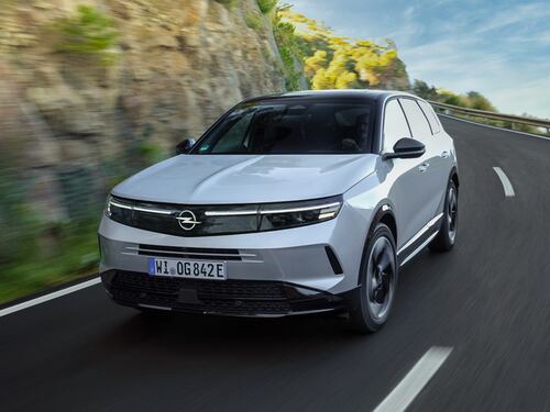 Anche Grandland diventa plug-in