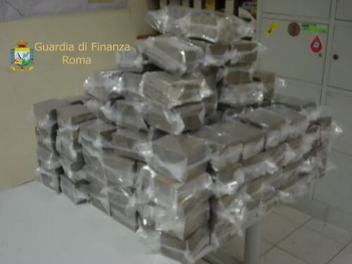 A Genova maxisequestro di cocaina nascosta tra le banane