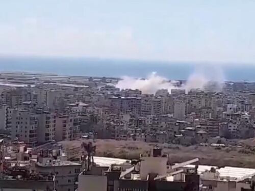 Libano, Israele bombarda Beirut: "Risposta al lancio di razzi di Hezbollah sul nostro territorio"