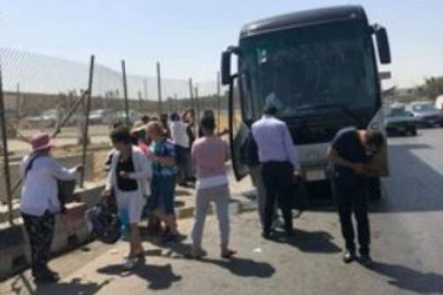 Bomba contro il bus di turisti vicino alle piramidi di Giza