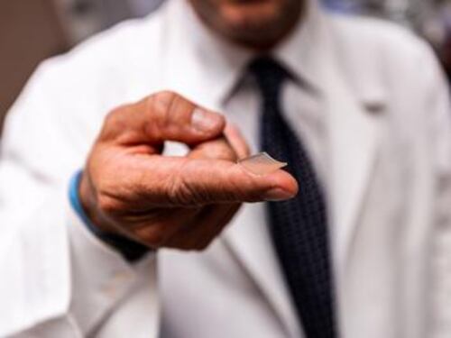 Coronavirus, primi risultati promettenti per 'vaccino su cerotto'