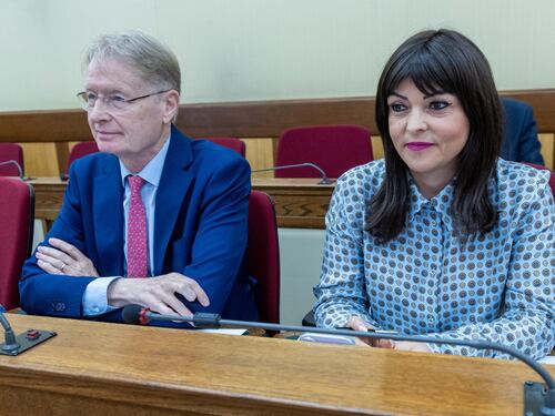 Covid, parla Buonguerrieri: “L’appalto miliardario delle mascherine mediato da un uomo in cerca d’affari”