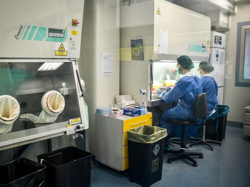 Coronavirus, indagine Usa: epidemia dopo l'incidente in un laboratorio di Wuhan