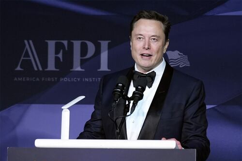 Musk disintegra la Commissione Ue: “Monumento alla burocrazia”