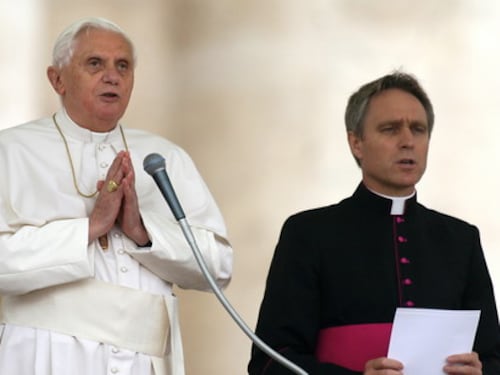 Papa Benedetto XVI "grave ma lucido". In isolamento con padre Georg