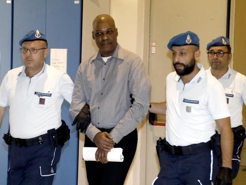 Voleva fare una strage, Ousseynou Sy condannato a 24 anni per terrorismo. Meloni: in cella fino alla fine