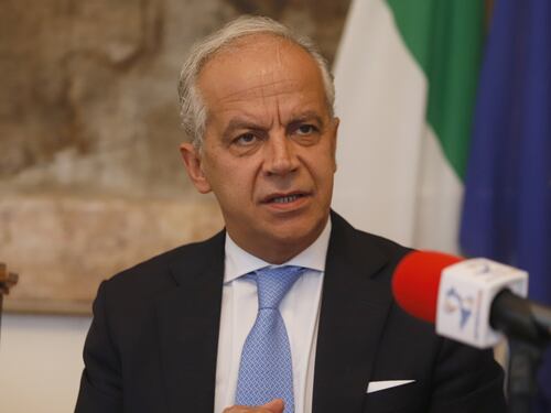 Migranti, la spallata di Piantedosi: “Così superiamo le regole di Dublino”