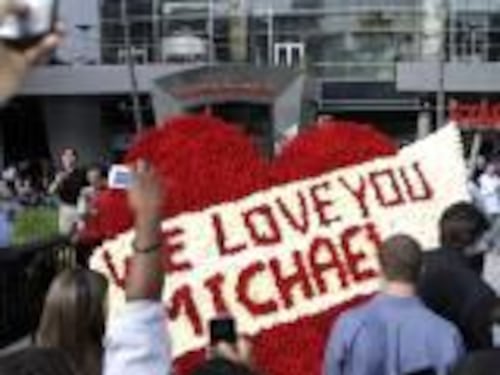 In ventimila a Los angeles per ricordare Michael Jackson