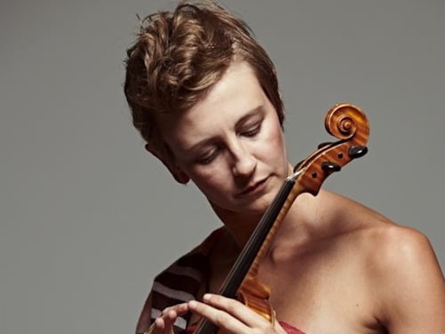 Parte il tour della violinista Anais Drago