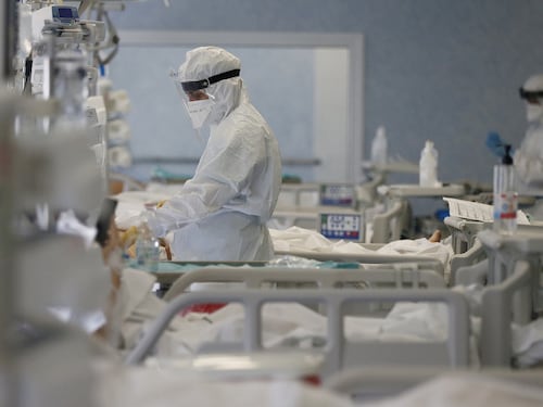 Il no vax finisce in rianimazione, si muove la Procura. "Seguiva Ippocrateorg" e scatta l'indagine