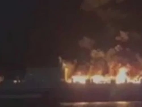 Incendio traghetto Grecia, l'imbarcazione evacuata e passeggeri salvi per miracolo