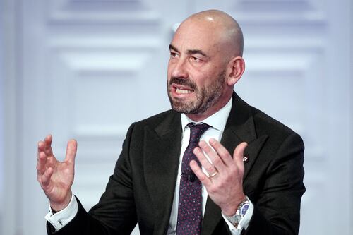 Covid, Bassetti dice basta alla quarantena per i positivi: "A casa solo con i sintomi"
