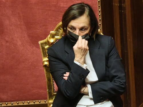 Assalto alla Cgil, Luciana Lamorgese si difende dopo gli scontri a Roma. Meloni e Salvini: "Si dimetta"
