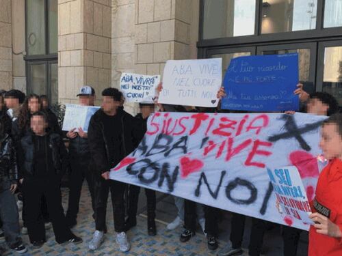 Liceale ucciso dal compagno, la rabbia degli studenti: "Vogliamo giustizia"