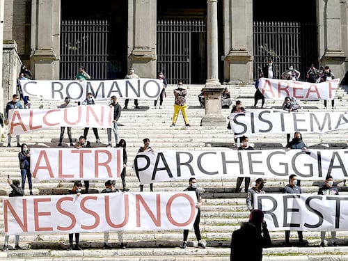 Anche i rom protestano contro la Raggi