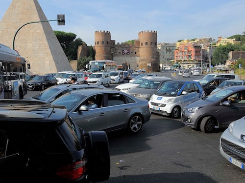 Ogni anno duemila manifestazioni: così Roma muore