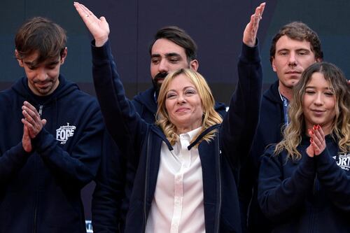 Meloni leader: "Basta con questo clima da '68. Siamo qui per osare, stupire, stravolgere"