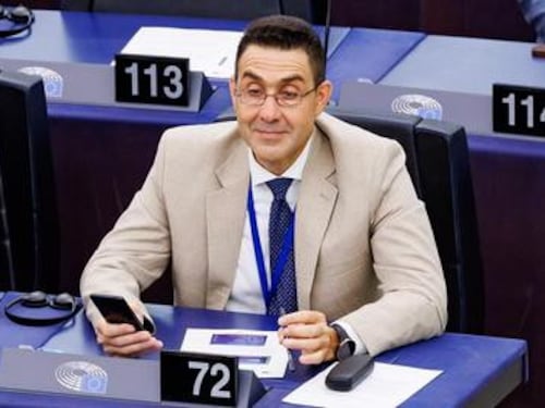 Vannacci, il giurista: "Può usare il simbolo Futuro nazionale. Il vecchio marchio non è stato rinnovato"