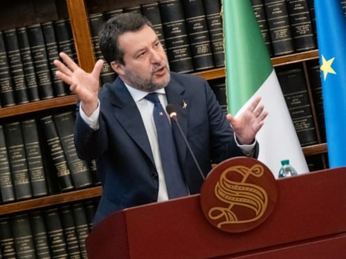 Fisco, la promessa di Salvini: "Ok a rottamazione entro l'estate"