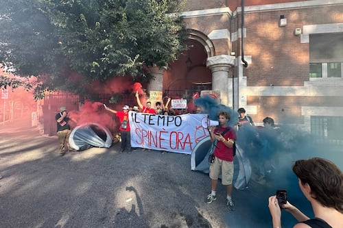 Spin Time in piazza. Ma il corteo fa flop