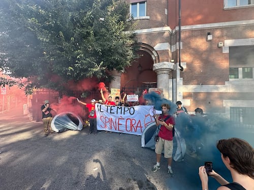 Spin Time in piazza. Ma il corteo fa flop