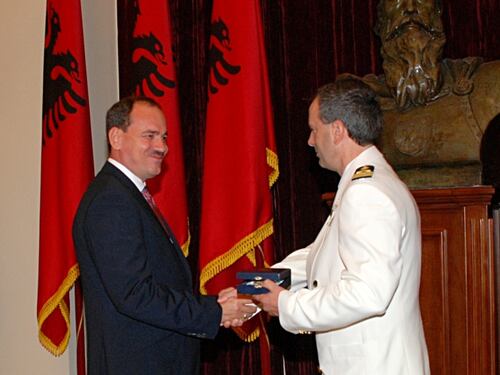 Salva due naufraghi, onorificenza per comandante Cosimi di Costa Crociere
